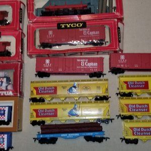 HO Scale 15 car mix some new in the box